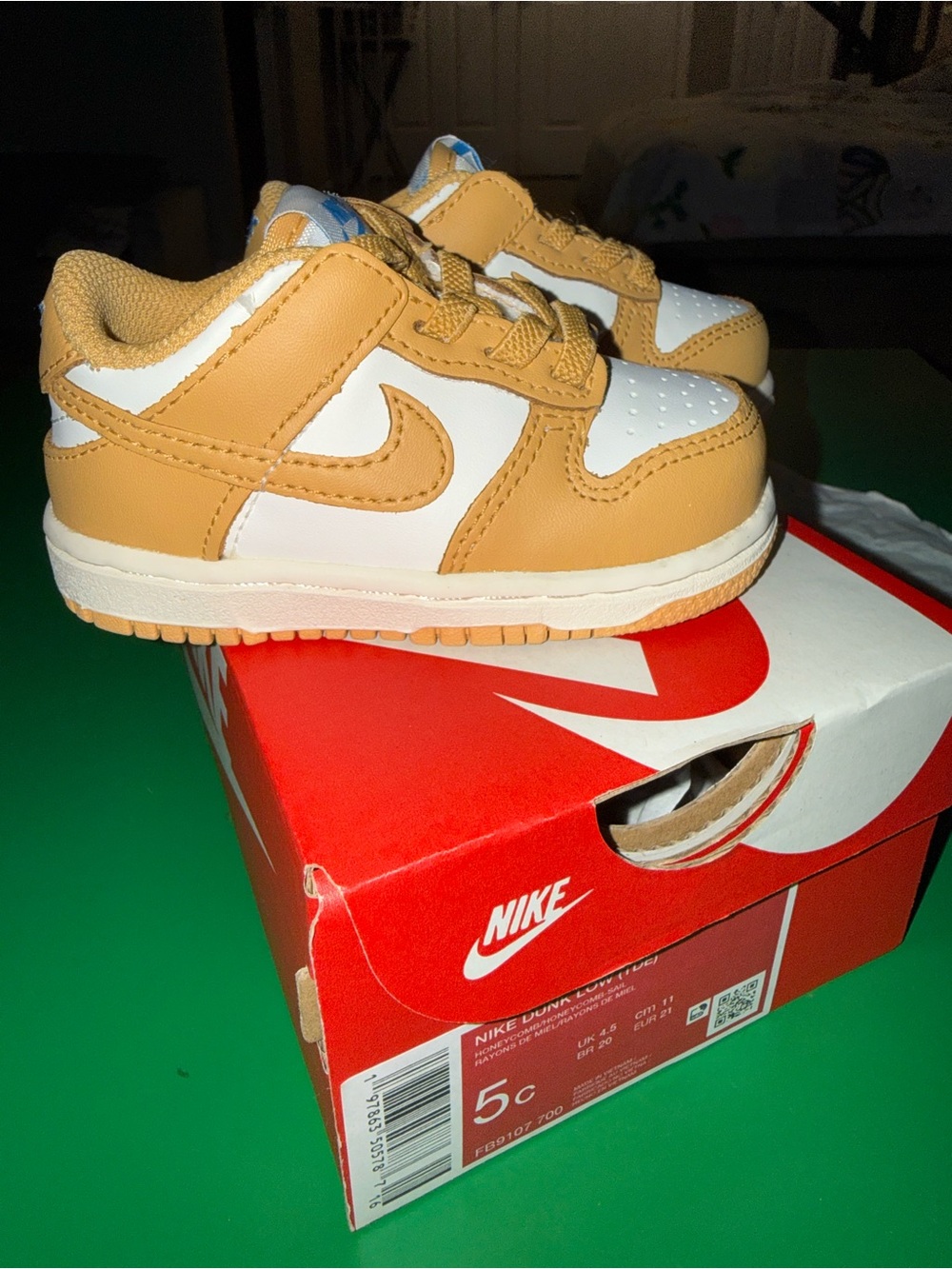 Nike Kids Tan and White Low-Top Sneakers (Youth)
